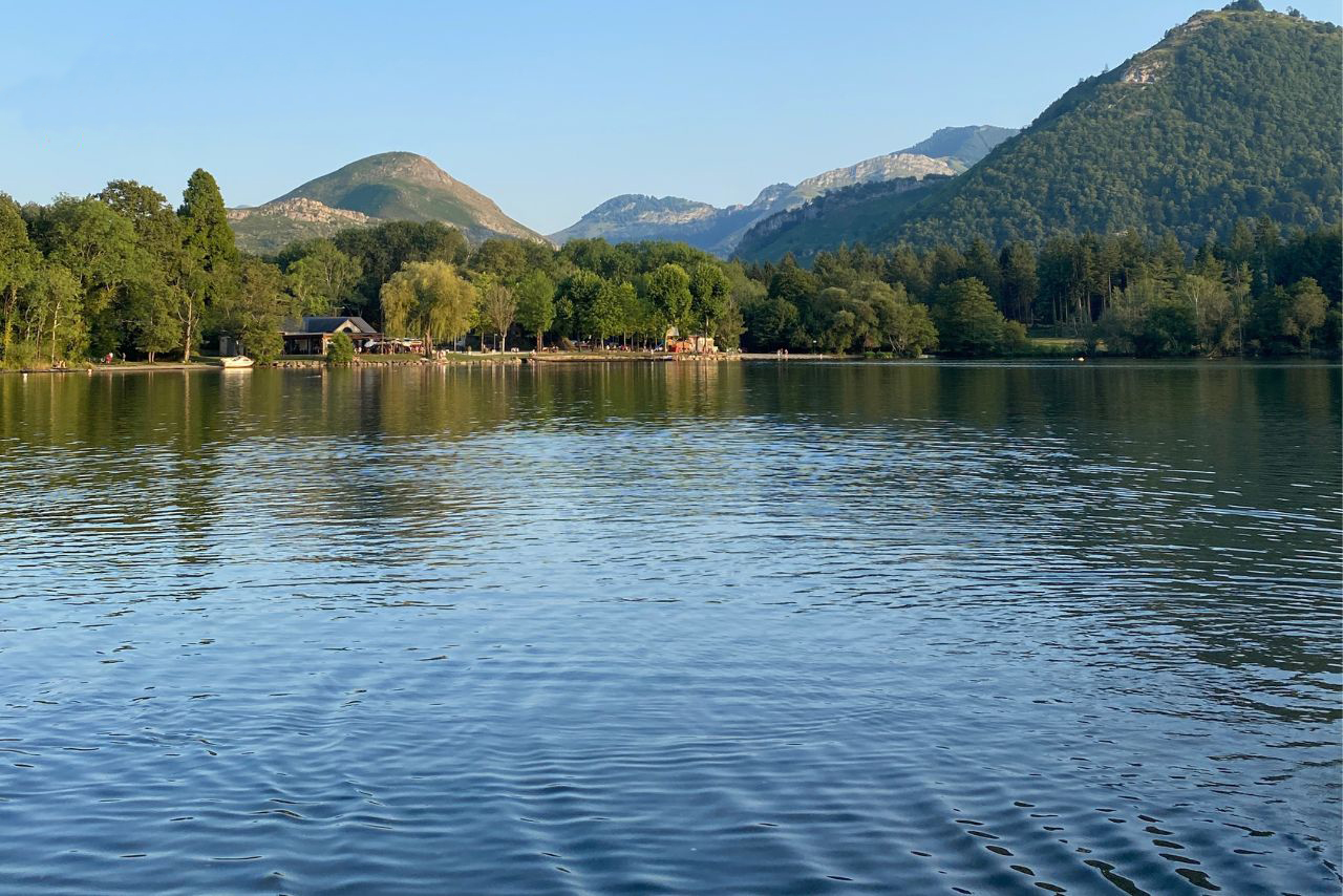 Vue du lac de Lourdes